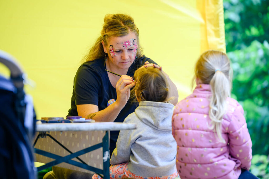 Kinderschminken beim Fest am See 2026 im Schlosspark Wickrath